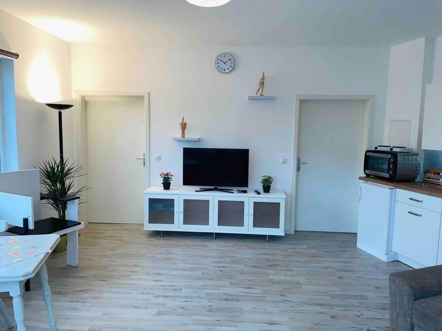 Schoenes Bungalow, Check-in Kontaktlos, Zentral Appartement